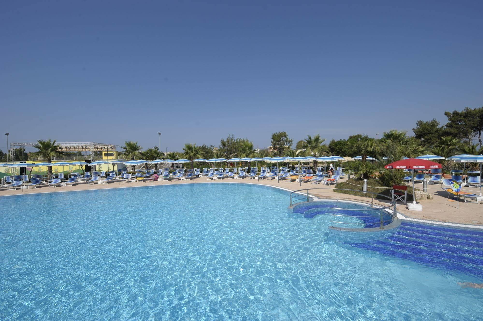 סנט'איזידורו Blu Salento Village מראה חיצוני תמונה
