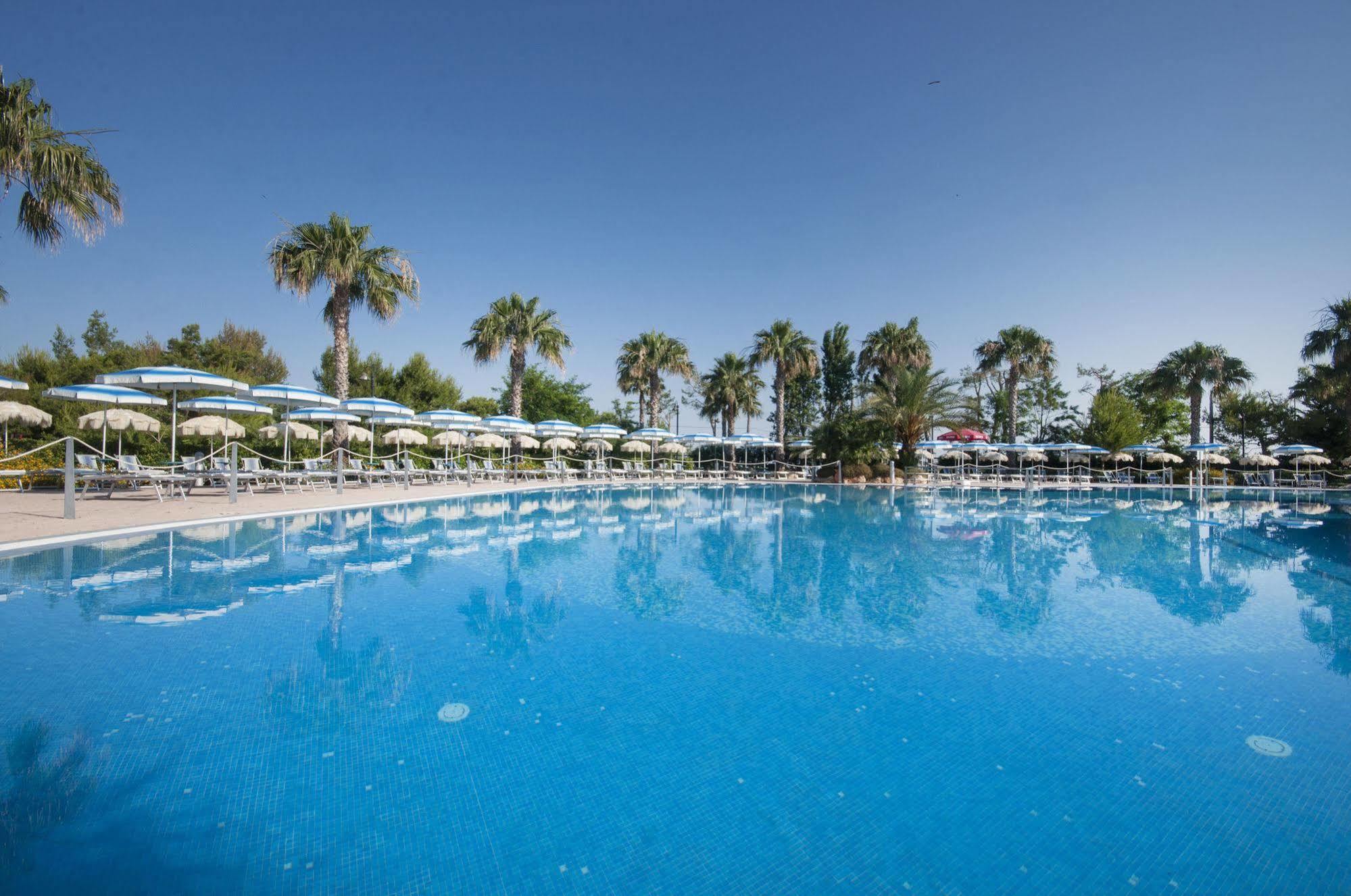 סנט'איזידורו Blu Salento Village מראה חיצוני תמונה